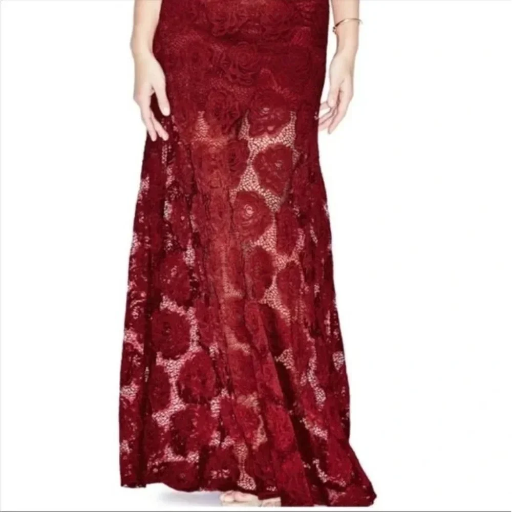 🌹🌹Marciano Red Lace Reveal and Conceal Maxi Dress🌹🌹 - Picture 3 of 8